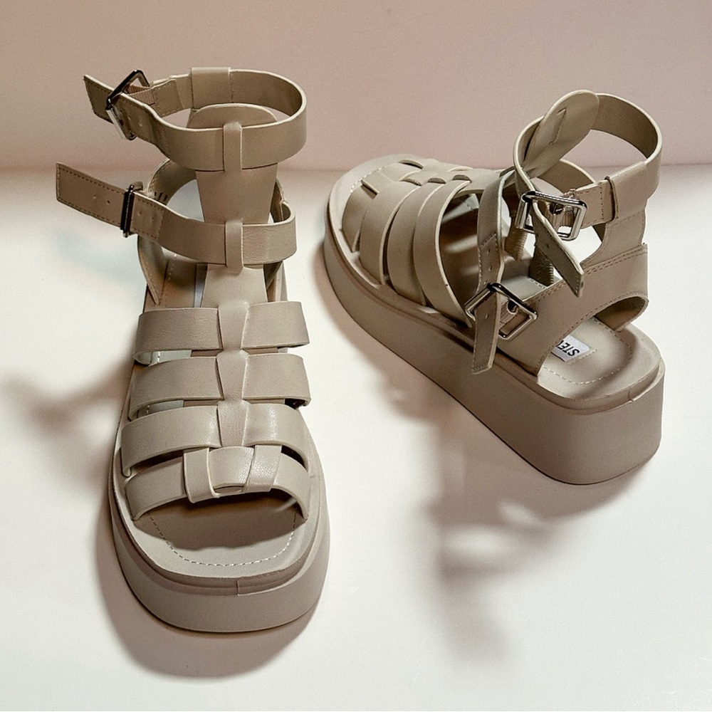 NEW Steve Madden Buzzing Gladiator Sandal